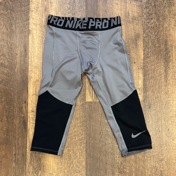 Nike Kids Pro Gray and Black Capri Leggings Youth Medium - Picture 1 of 3